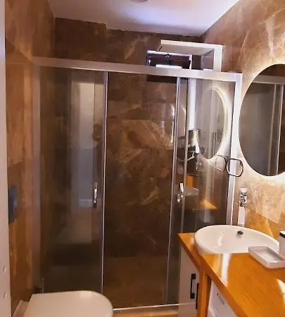 Arya Deluxe Kas