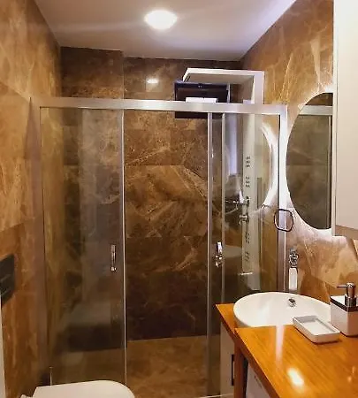 Arya Deluxe Apartahotel *