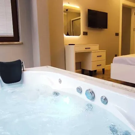 Arya Deluxe Apart Otel Kaş